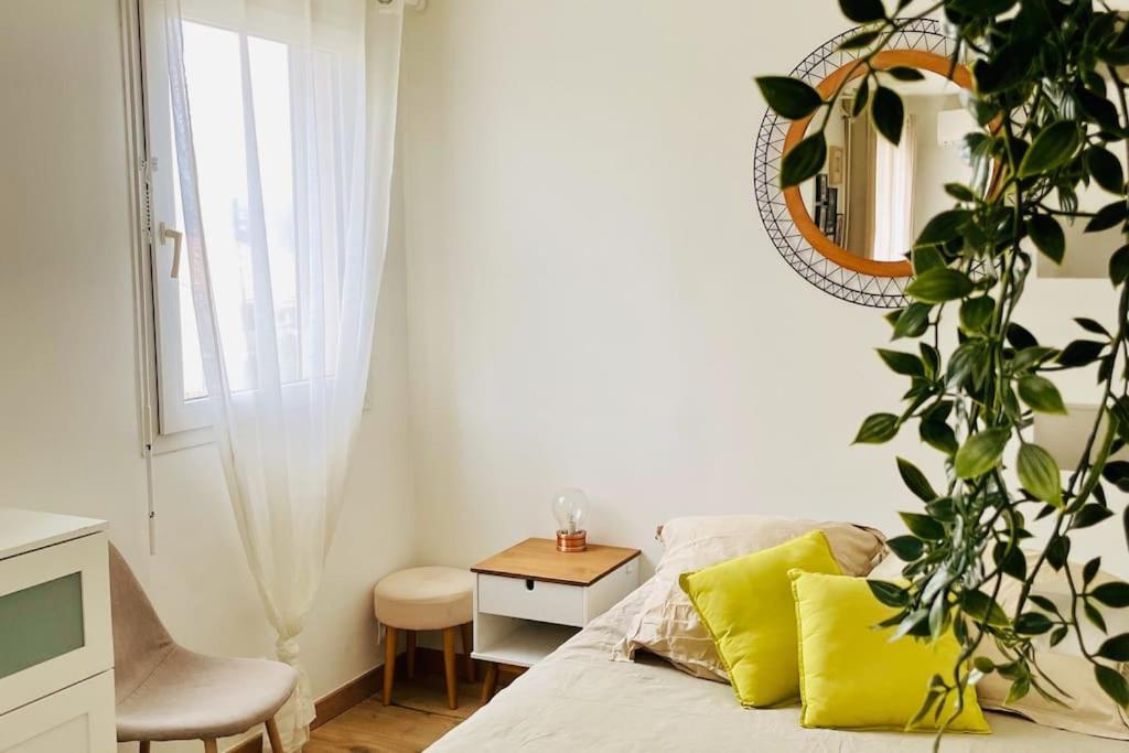 Studio Cosy Avec Terrasse Et Garage Saint-Laurent Du Var Limitrophe Nice Exteriör bild