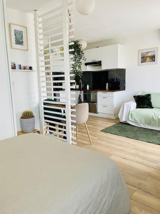 Studio Cosy Avec Terrasse Et Garage Saint-Laurent Du Var Limitrophe Nice Exteriör bild