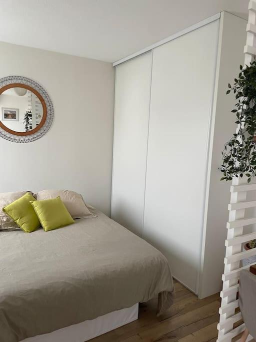Studio Cosy Avec Terrasse Et Garage Saint-Laurent Du Var Limitrophe Nice Exteriör bild